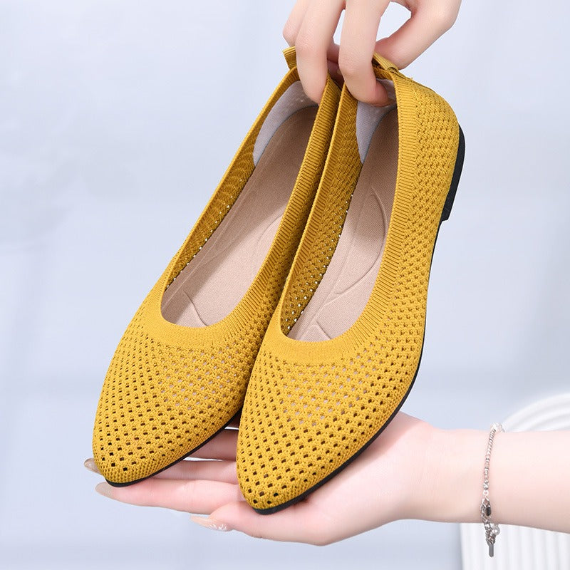 Solid color pointed flat bottomed women's shoes. Casual and breathable hollowed out cloth shoes.