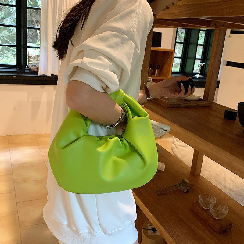 Simple handbag. High-end niche cloud bag.