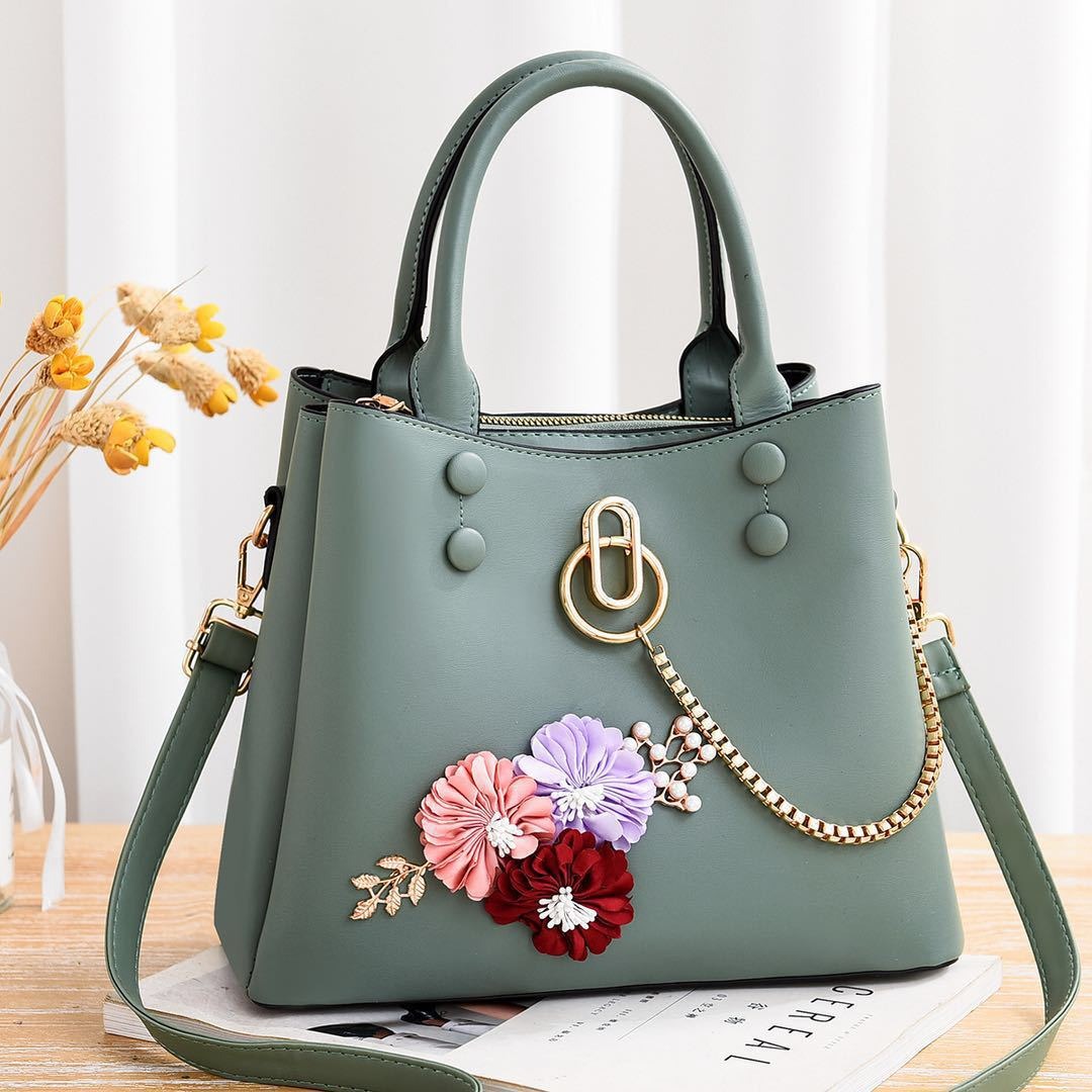 Large capacity flower chain single shoulder crossbody bag. Water bucket shape handbag for women.