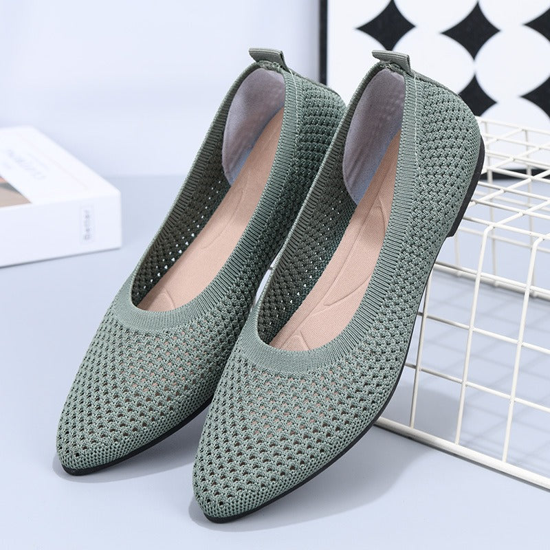 Solid color pointed flat bottomed women's shoes. Casual and breathable hollowed out cloth shoes.