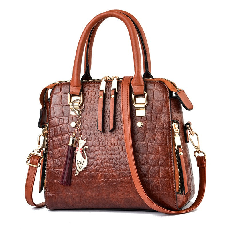 Fashionable women's crossbody one shoulder handbag.