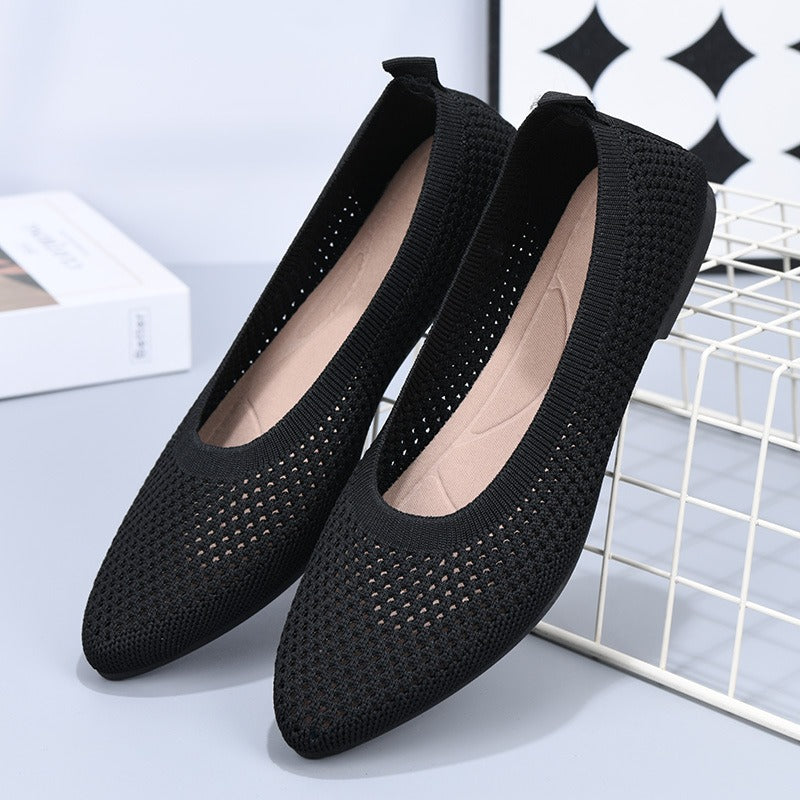 Solid color pointed flat bottomed women's shoes. Casual and breathable hollowed out cloth shoes.