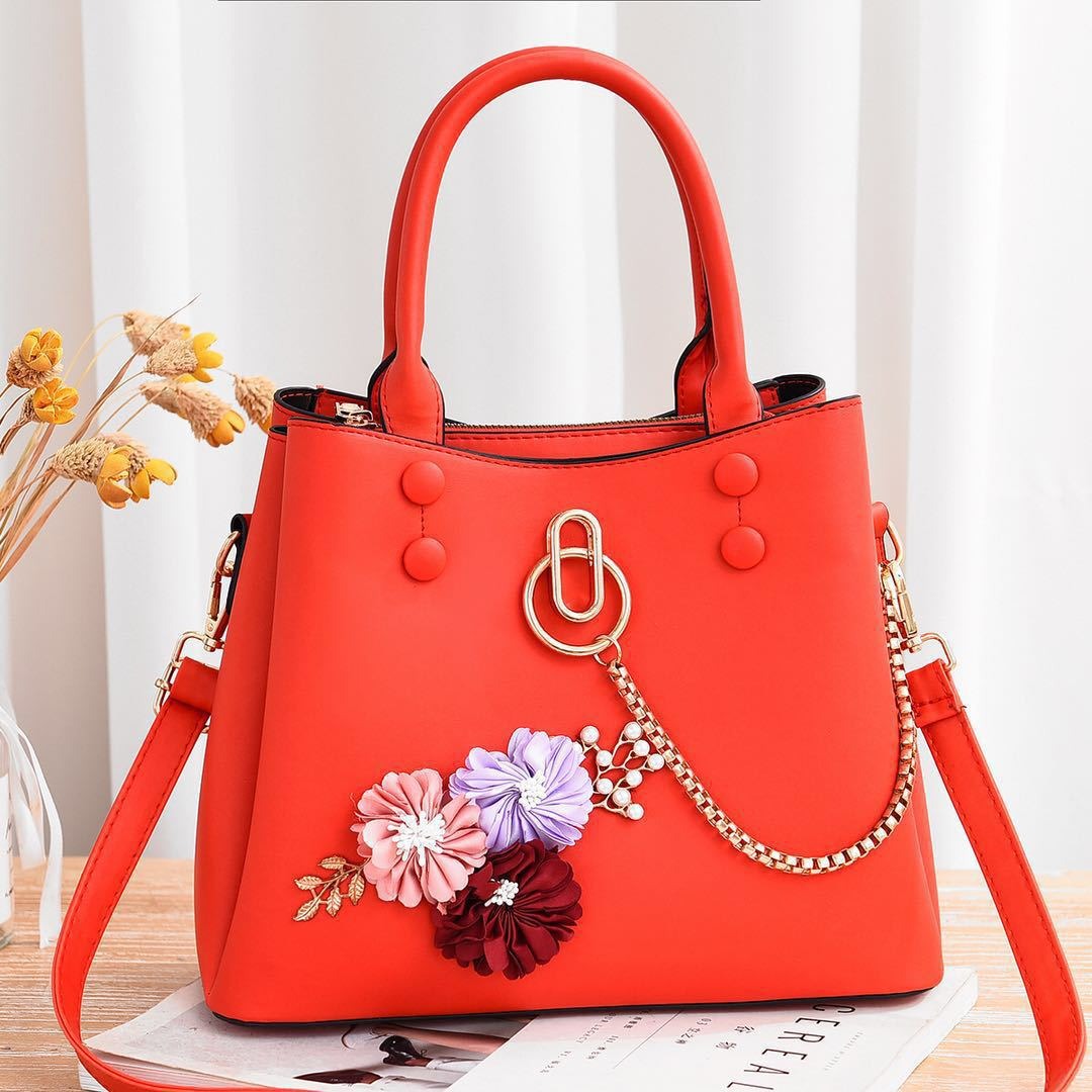 Large capacity flower chain single shoulder crossbody bag. Water bucket shape handbag for women.