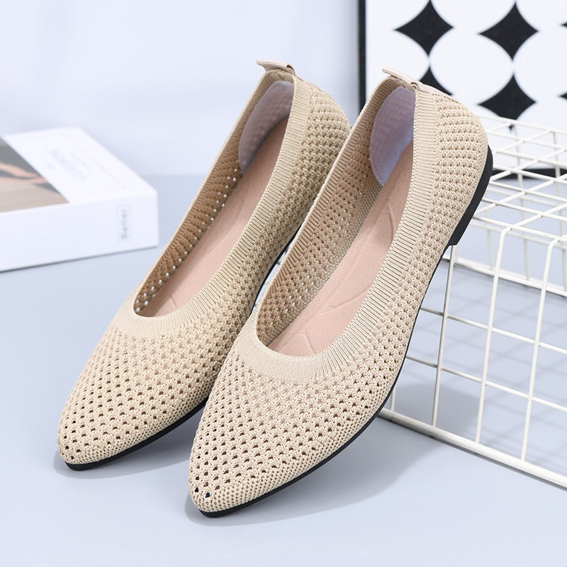 Solid color pointed flat bottomed women's shoes. Casual and breathable hollowed out cloth shoes.